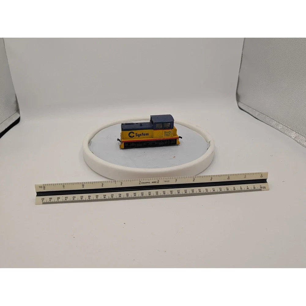 Mehano Vintage Chessie System B&O 1967 Diesel‎ Switcher Locomotive HO Scale